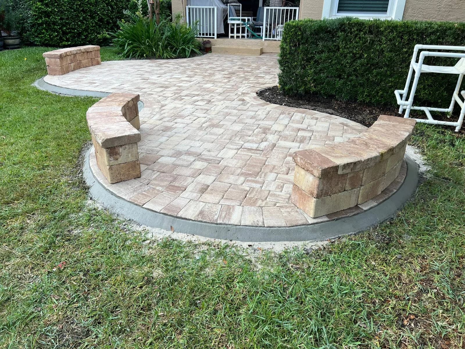 KS Solutions Circular Travertine Paver Patio with Seat Walls install in Central Florida, FL